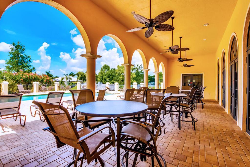 Vista Del Mar At Cape Harbour Marina, 10Th Floor Luxury Condo, King Bed, Views! Cape Coral Extérieur photo